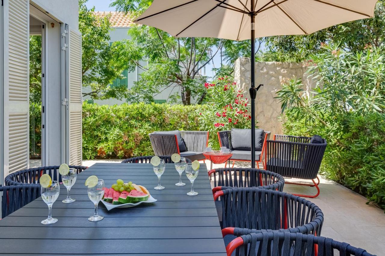 Luxury Two-Floor Apartment In Petrcane With Garden And Pool Bagian luar foto