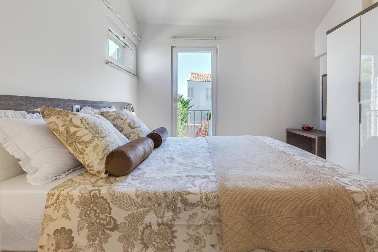 Luxury Two-Floor Apartment In Petrcane With Garden And Pool Bagian luar foto