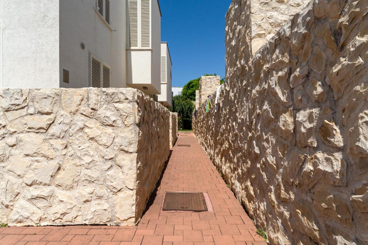 Luxury Two-Floor Apartment In Petrcane With Garden And Pool Bagian luar foto