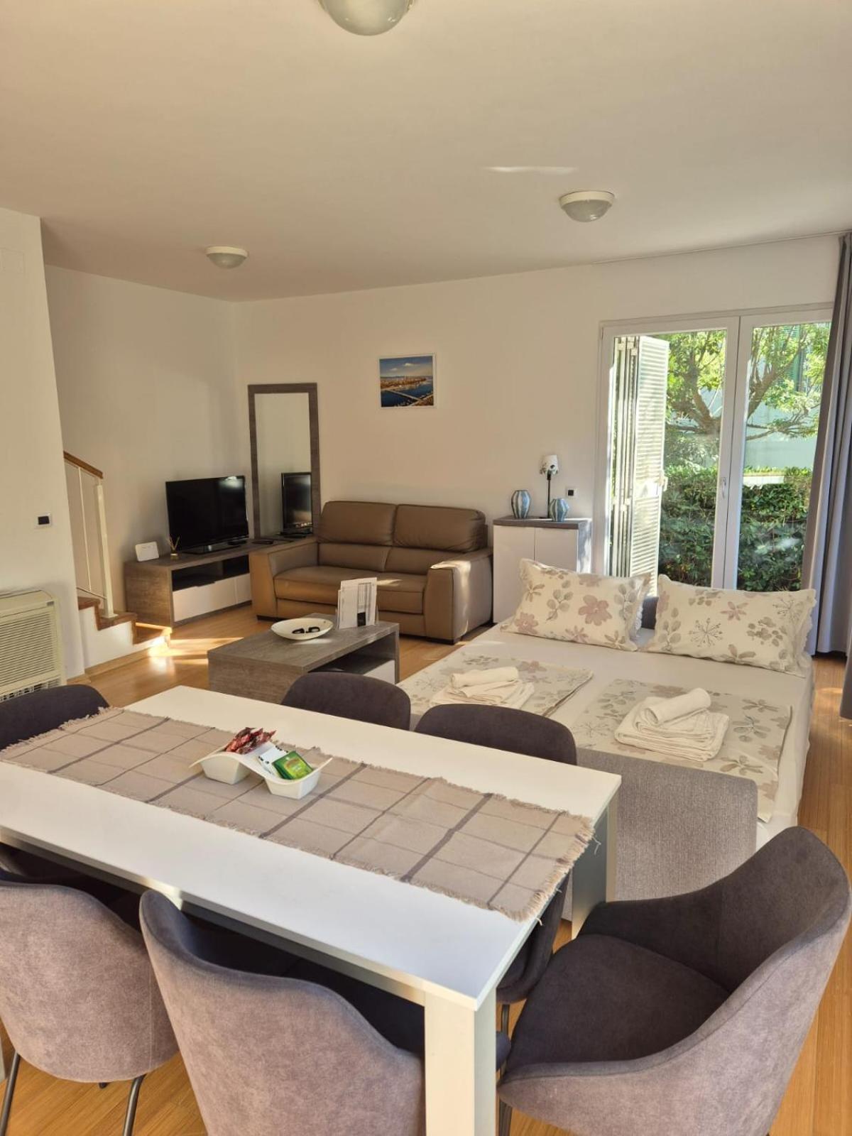 Luxury Two-Floor Apartment In Petrcane With Garden And Pool Bagian luar foto